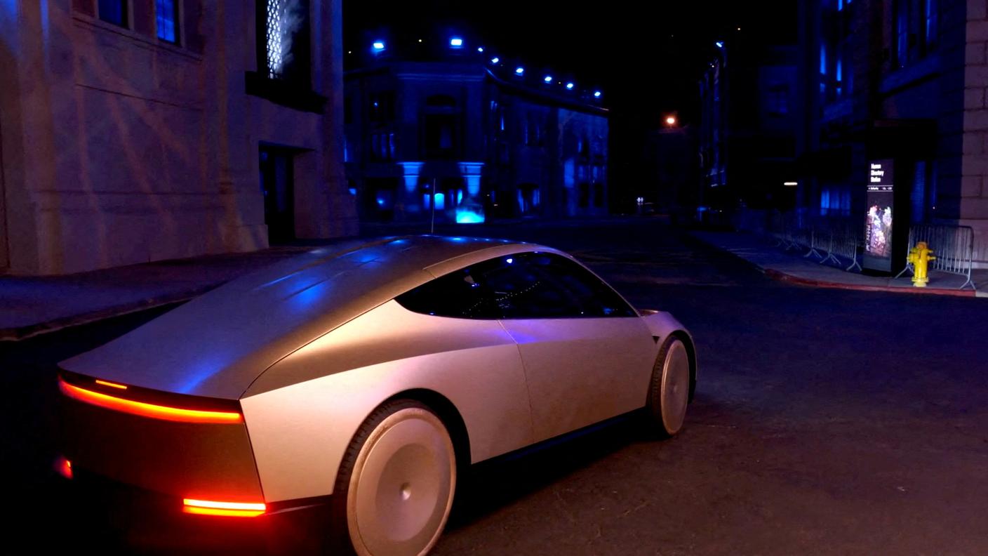 2024-10-11T033156Z_1023342217_RC22IAA9LMJP_RTRMADP_3_TESLA-ROBOTAXI.JPG