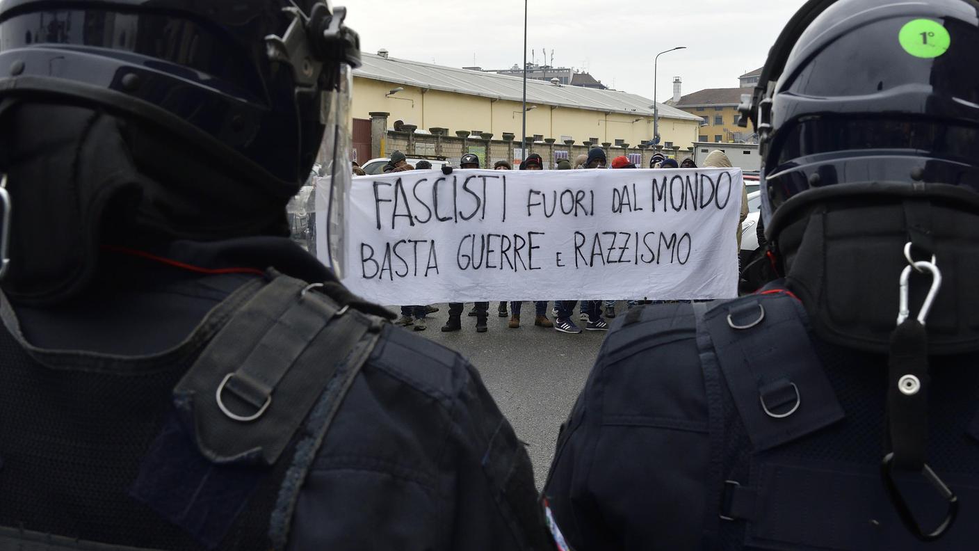 Contromanifestazione antifascista a Milano