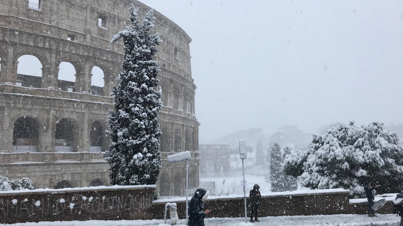 Roma paralizzata dalla neve