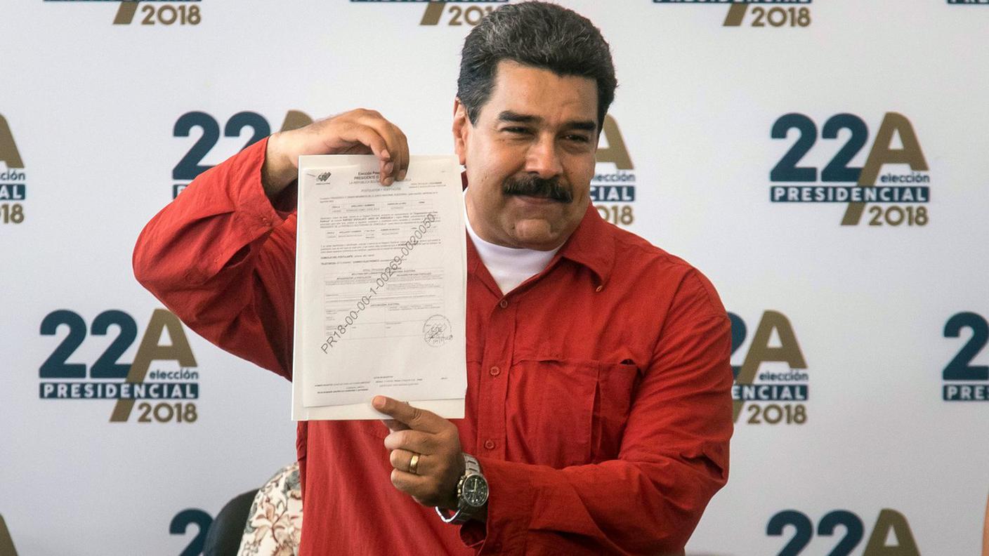 Nicolas Maduro consegna la sua candidatura