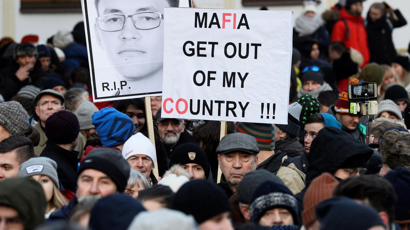 Una foto delle proteste di piazza avvenute in Slovacchia in ricordo del reporter assassinato