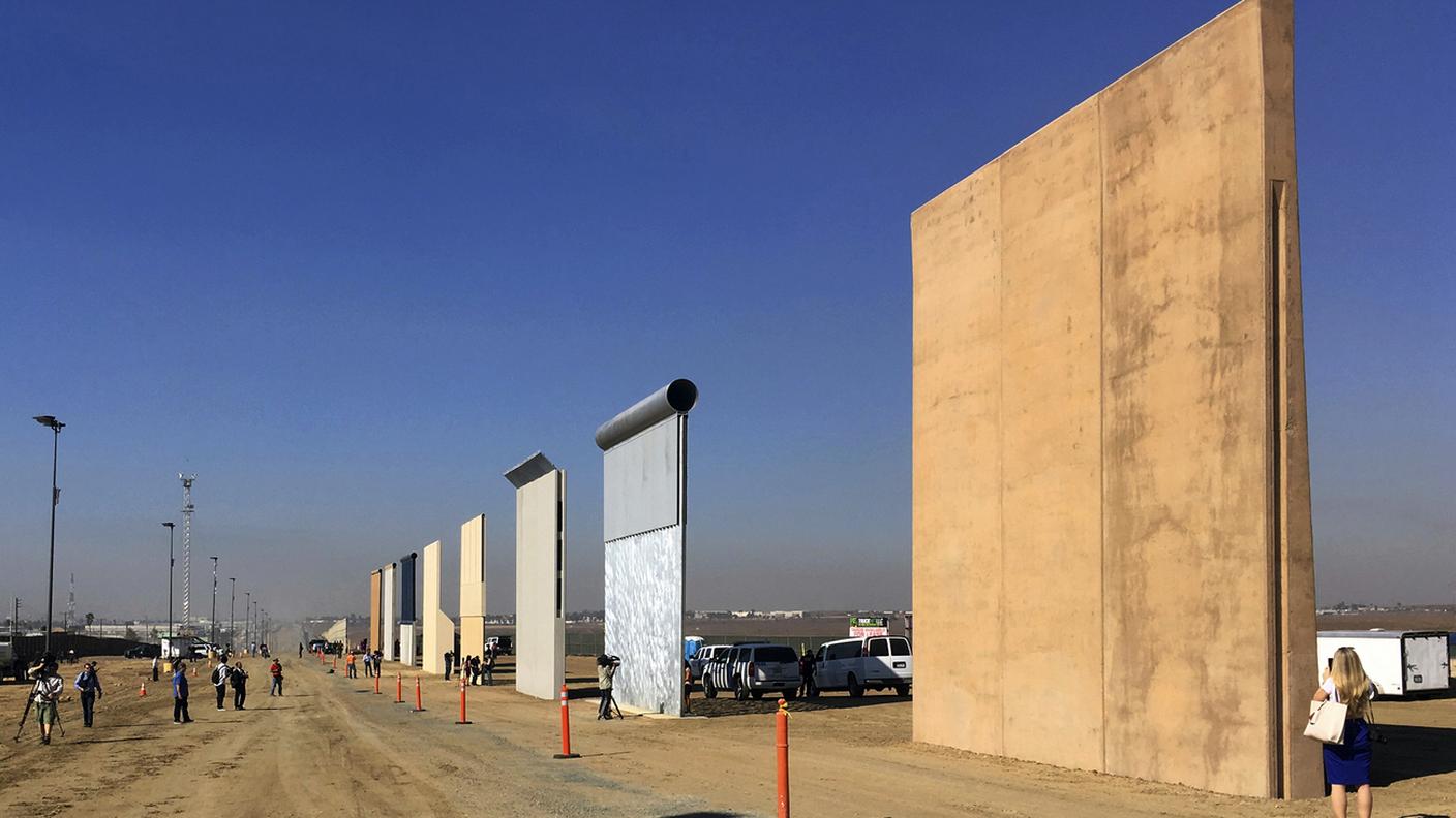 Prototipi di mura "anti immigrazione" a San Diego