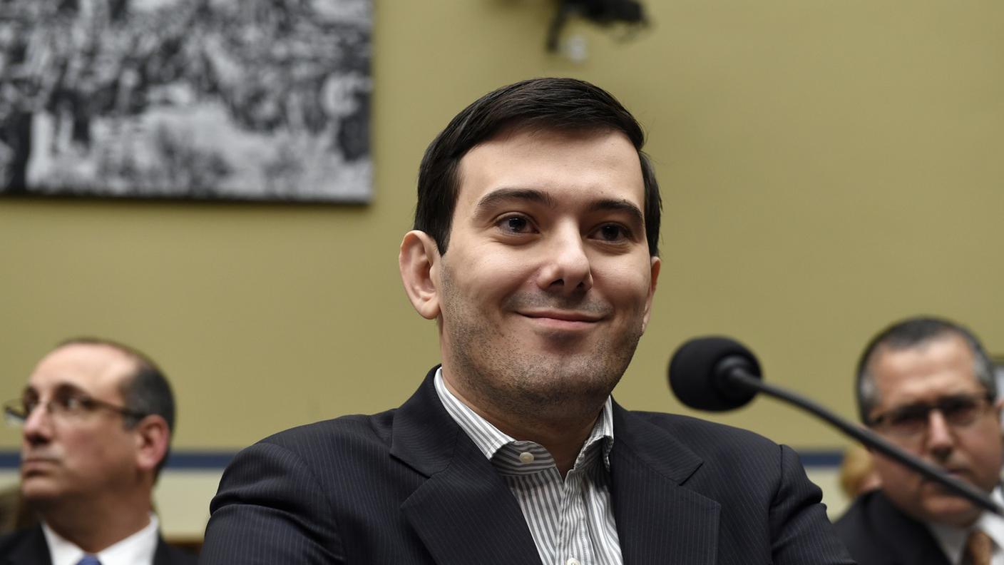 "Pharma Bro" sorridente davanti alla commissione del Congresso che indagava sullo spettacolare aumento di prezzo del Daraprim