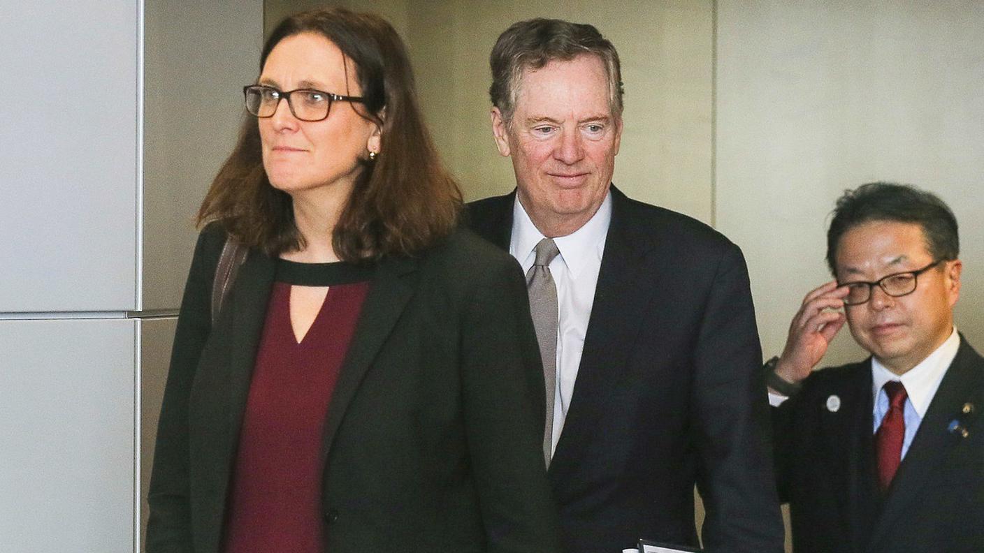 La Commissaria UE al commercio, Cecilia Malmström; al centro, il rappresentante USA per il commercio Robert Lighthizer e il ministro giapponese dell'economia Hiroshige Seko sabato a Bruxelles