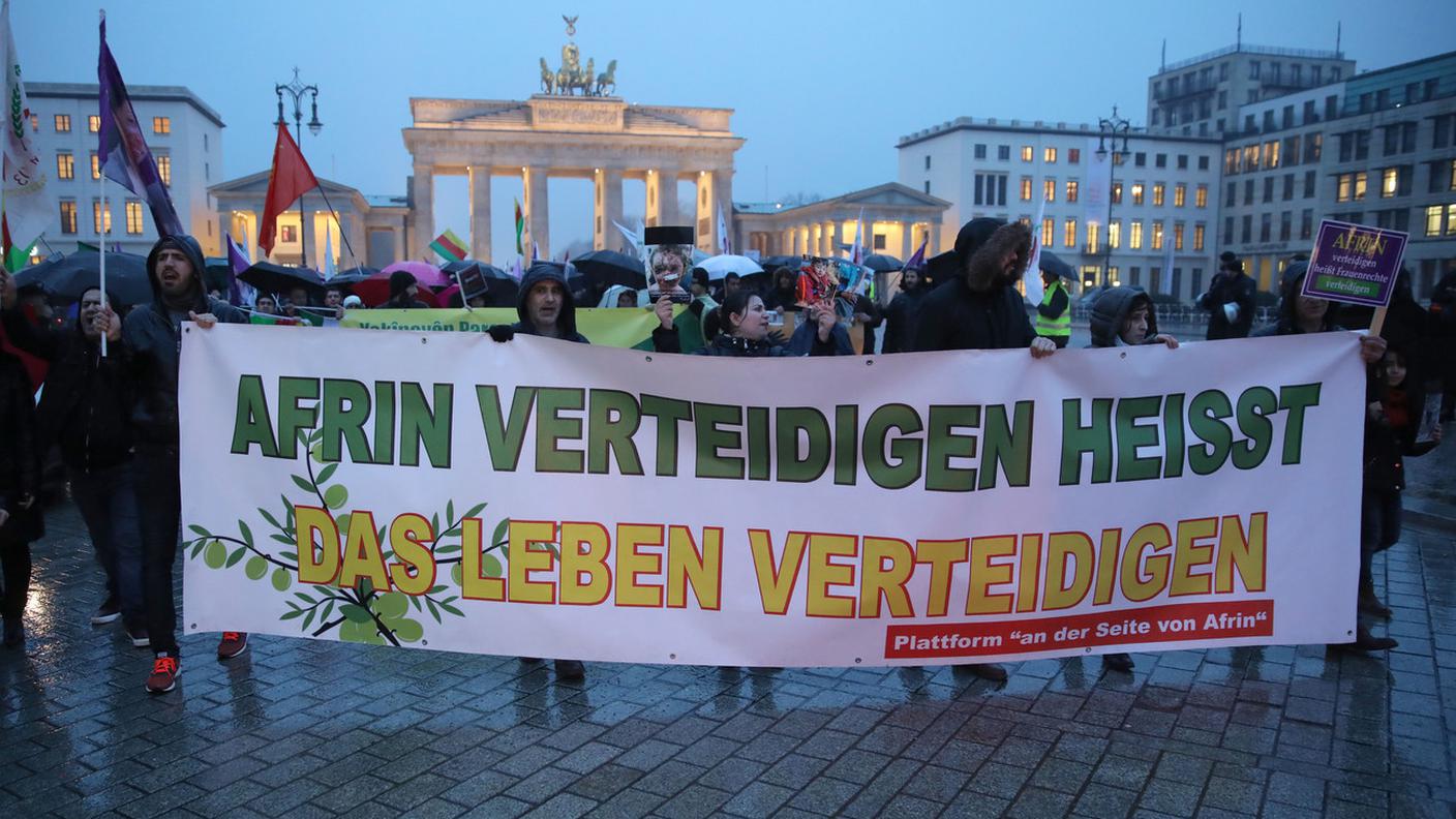 Il dramma di Afrin scuote anche l'Europa, qui lunedì a Berlino