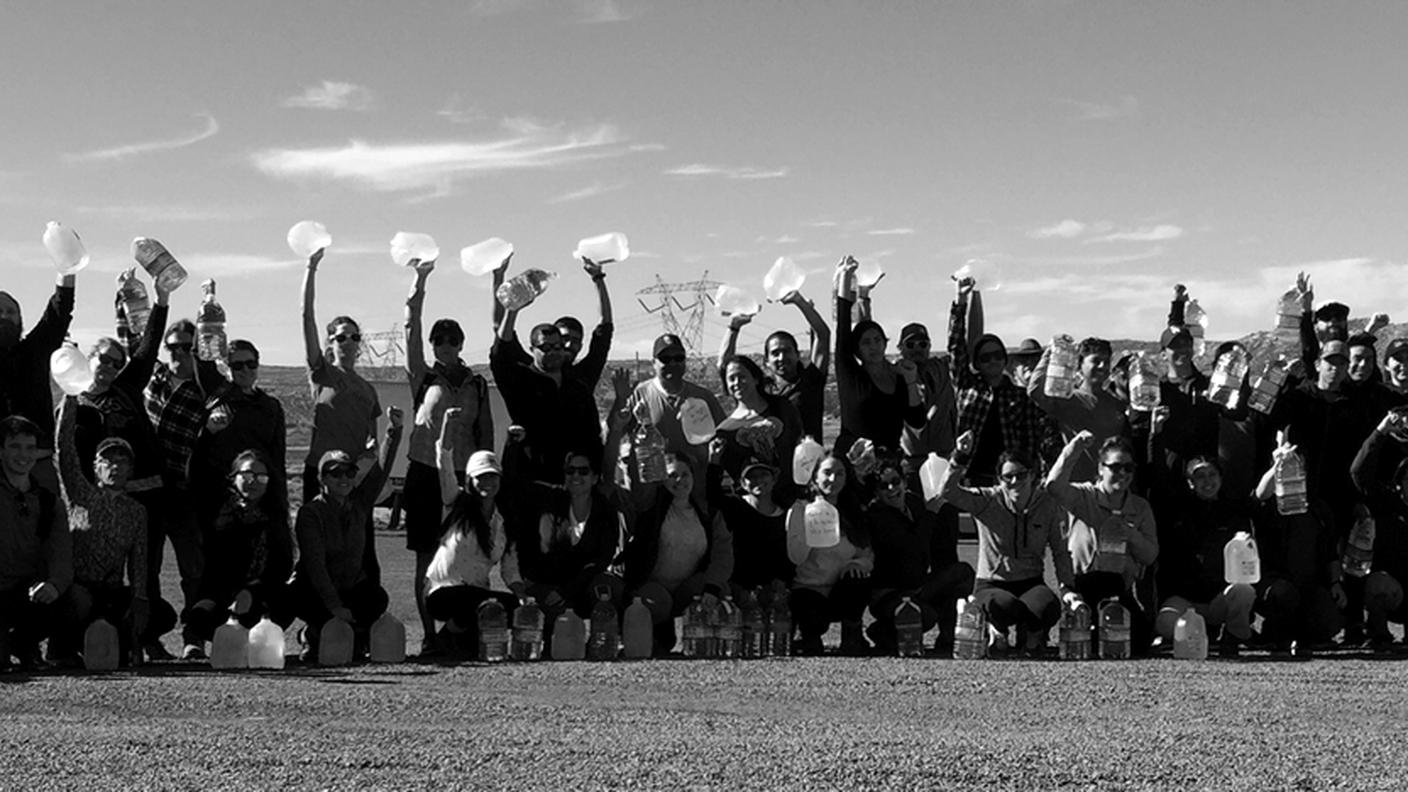 Verso il deserto - I volontari dei "Border Angels" di San Diego si ritrovano tutti insieme prima di suddividersi a gruppi nel deserto. 