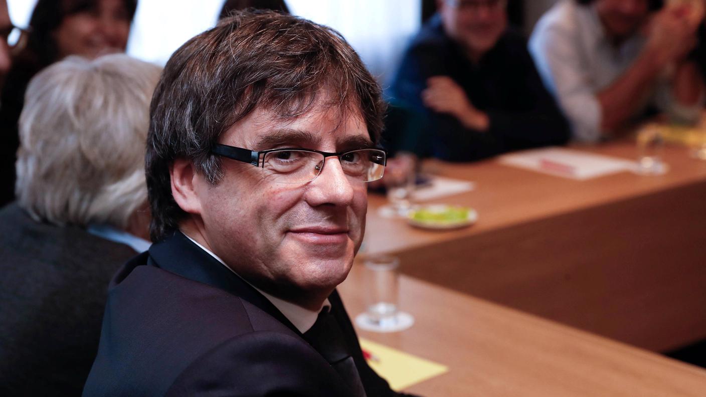Carles Puigdemont intende recarsi domenica a Ginevra, dove potrebbe finire in manette