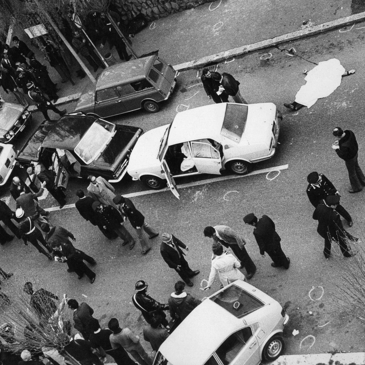 La strage di via Fani. Per rapire Aldo Moro le BR uccisero i 5 uomini della scorta