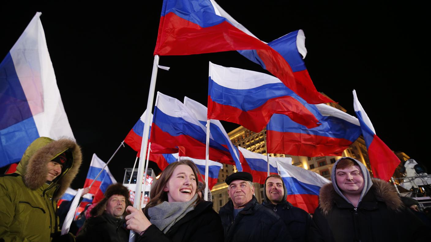 Un’immagine scattata in Piazza Manezhnaya a Mosca il 18 marzo durante una manifestazione dedicata al quarto anniversario dell’annessione della Crimea alla Russia