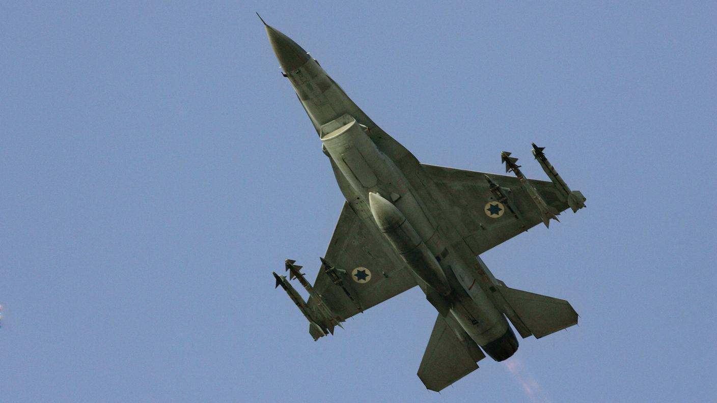 Un cacciabombardiere F-16 israeliano