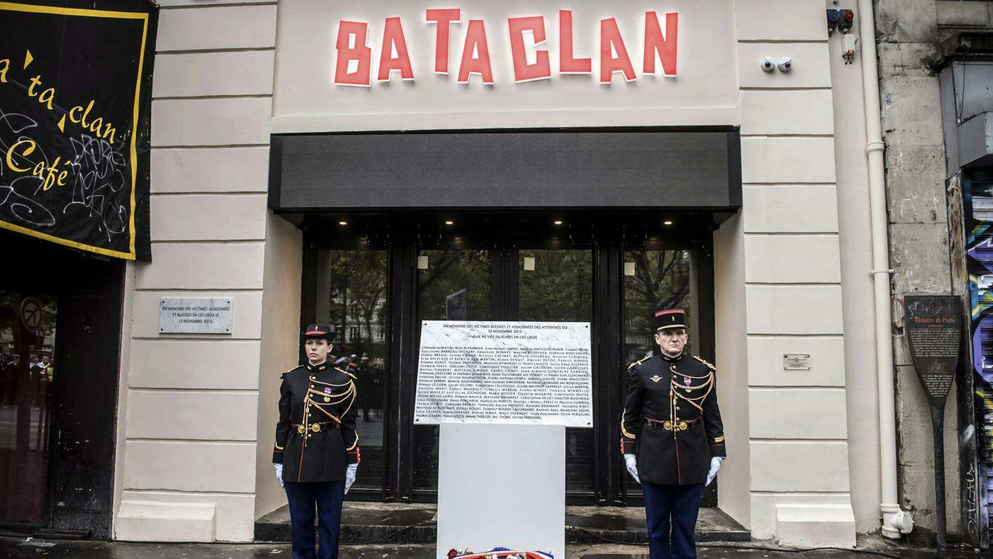 L'entrata del locale dove avvenne l'attacco terroristico di Parigi del 13 novembre 2015