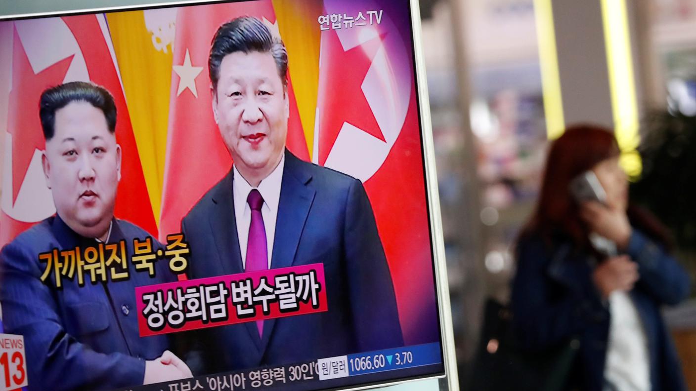 La visita del leader nordcoreano in evidenza sulle televisioni cinesi martedì