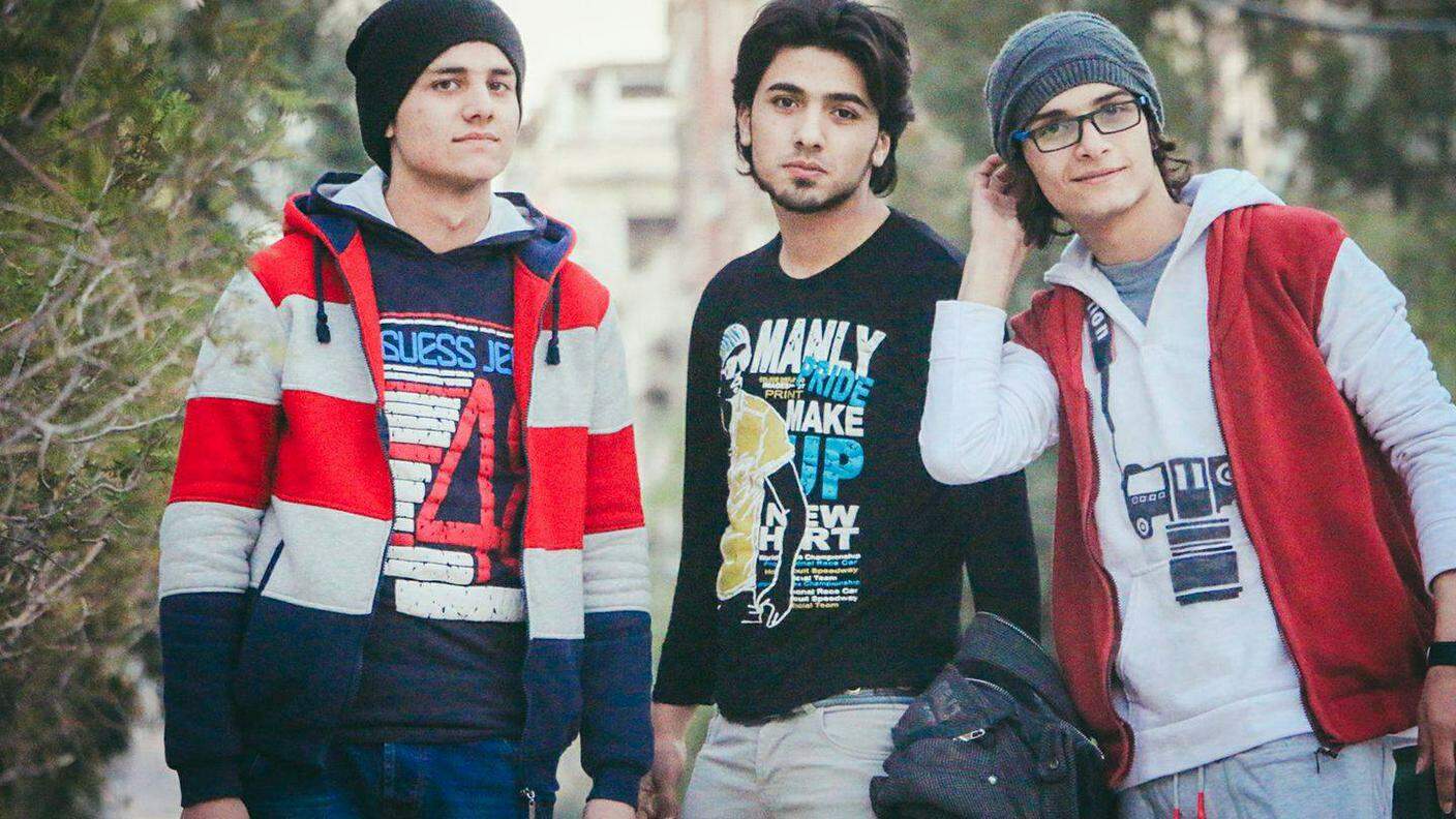 I giovani fotografi siriani Muhmmad al-Najjar, Souhib Oyoon (morto il 22 marzo) e Waeel Al Tawil