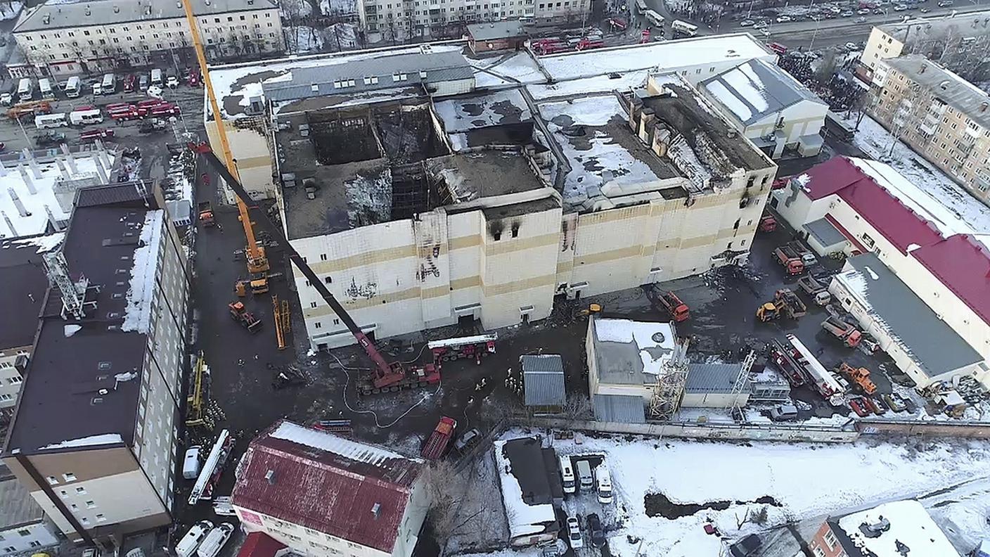 Il centro commerciale incendiatosi domenica dove sono morte almeno 64 persone