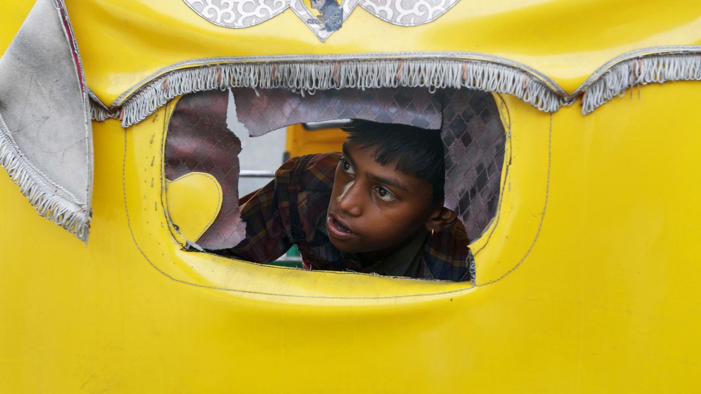 Un giovane dalit indiano