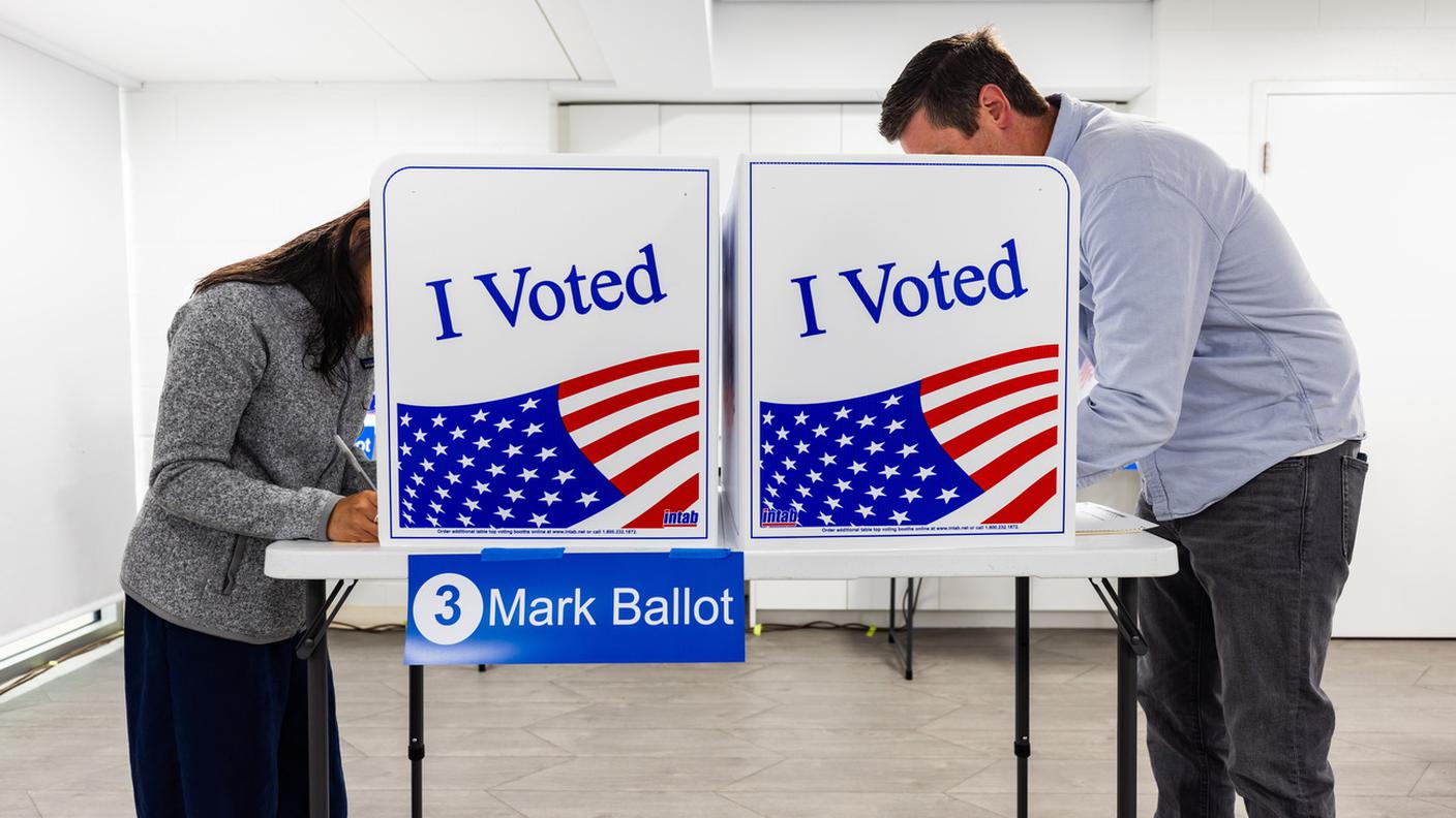 Due cittadini americani recatisi ai seggi per votare in anticipo