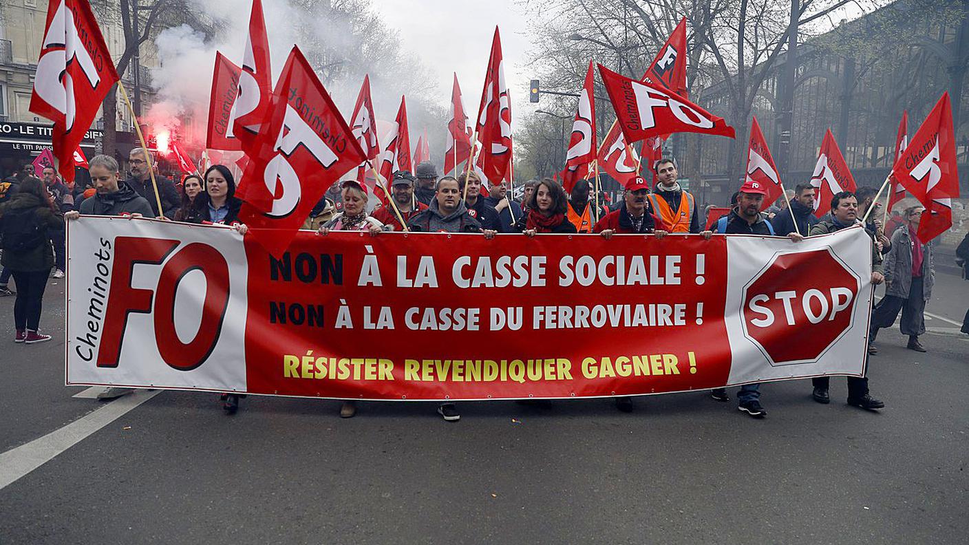 «Il governo terrà duro», ha garantito la ministra dei Trasporti, Elisabeth Borne