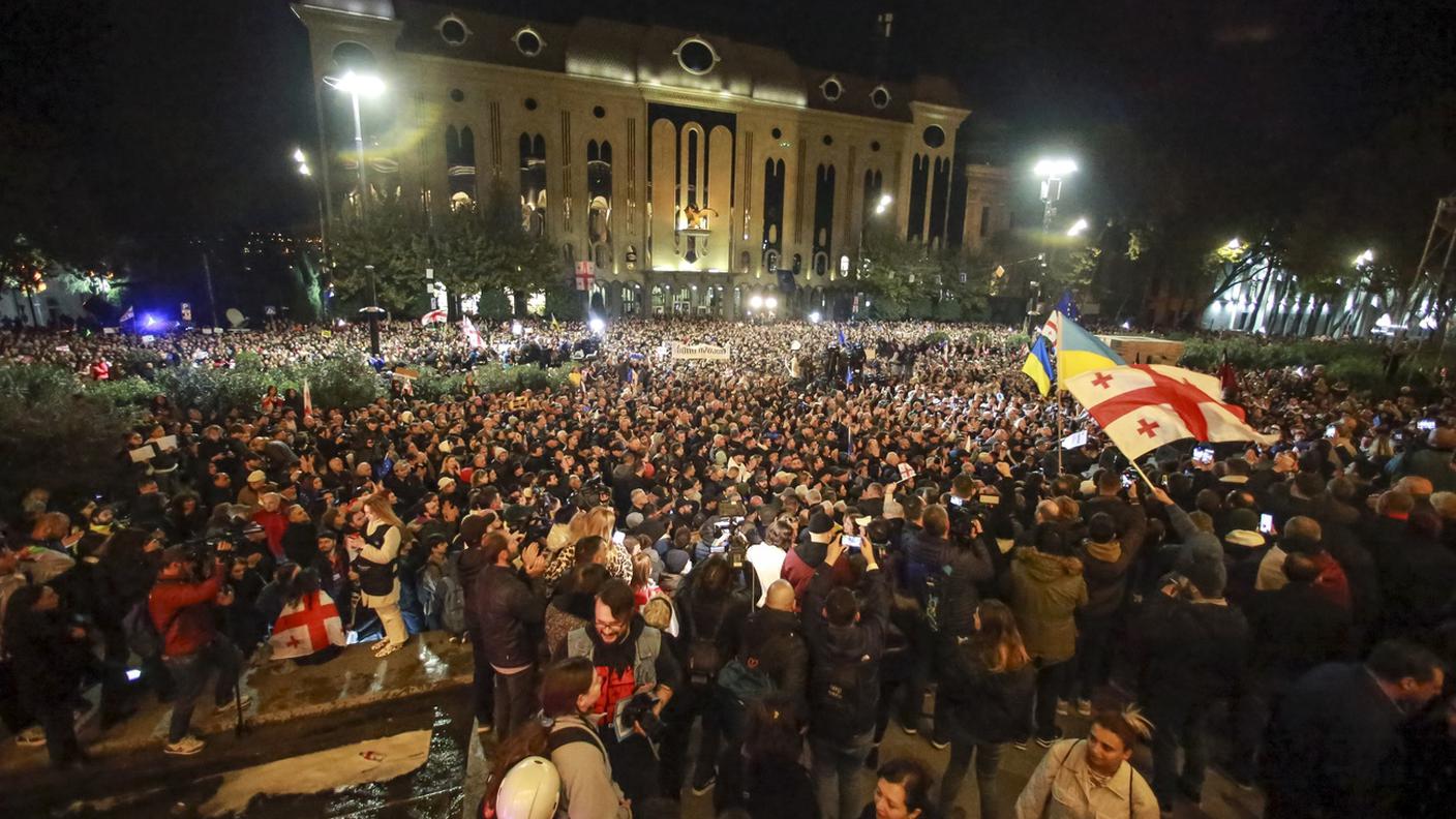 I georgiani in piazza contro l'esito delle elezioni