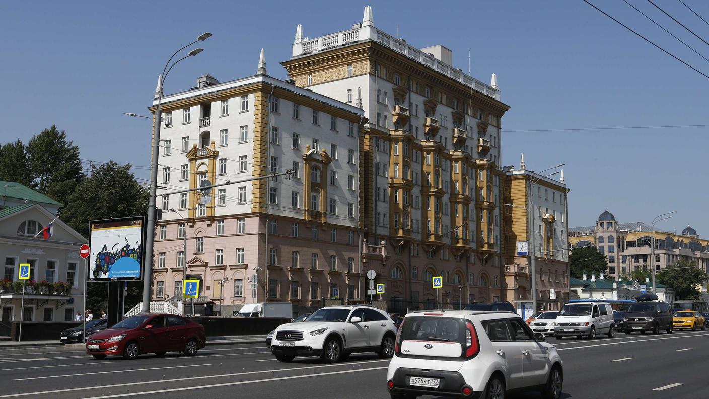 I funzionari statunitensi hanno dovuto lasciare l'ambasciata nelle prime ore di giovedì 5