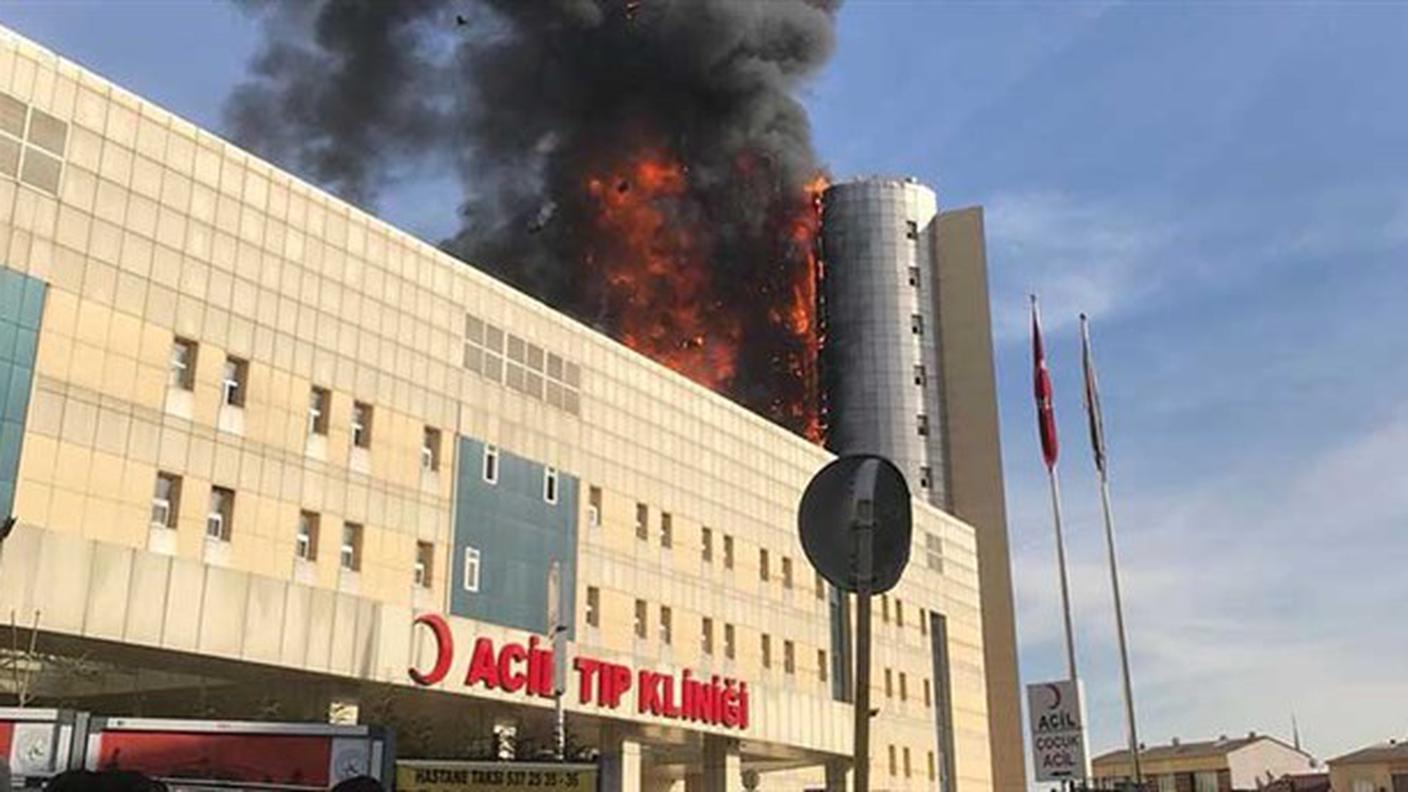 L'incendio scoppiato in Turchia