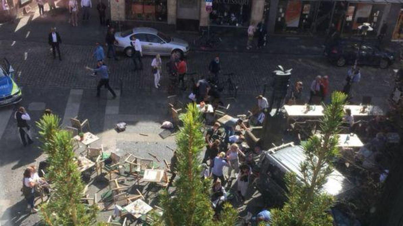 E' in corso una grande operazione di polizia