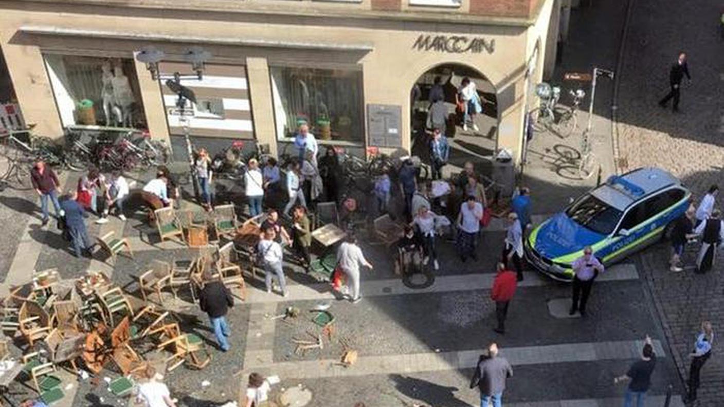 Tavolini travolti a Münster