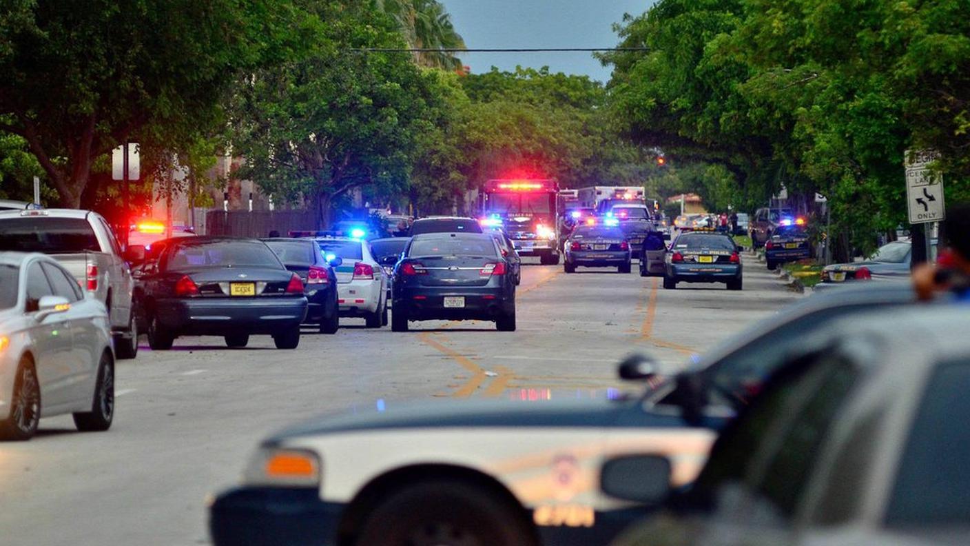 polizia miami sparatoria 27-7-2013 ky.JPG