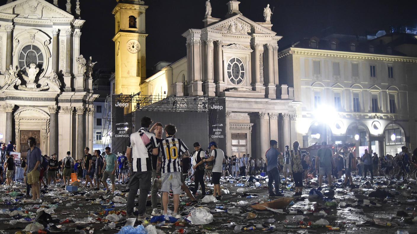 Così si presentava Piazza San Carlo a Torino dopo il fuggi fuggi generale