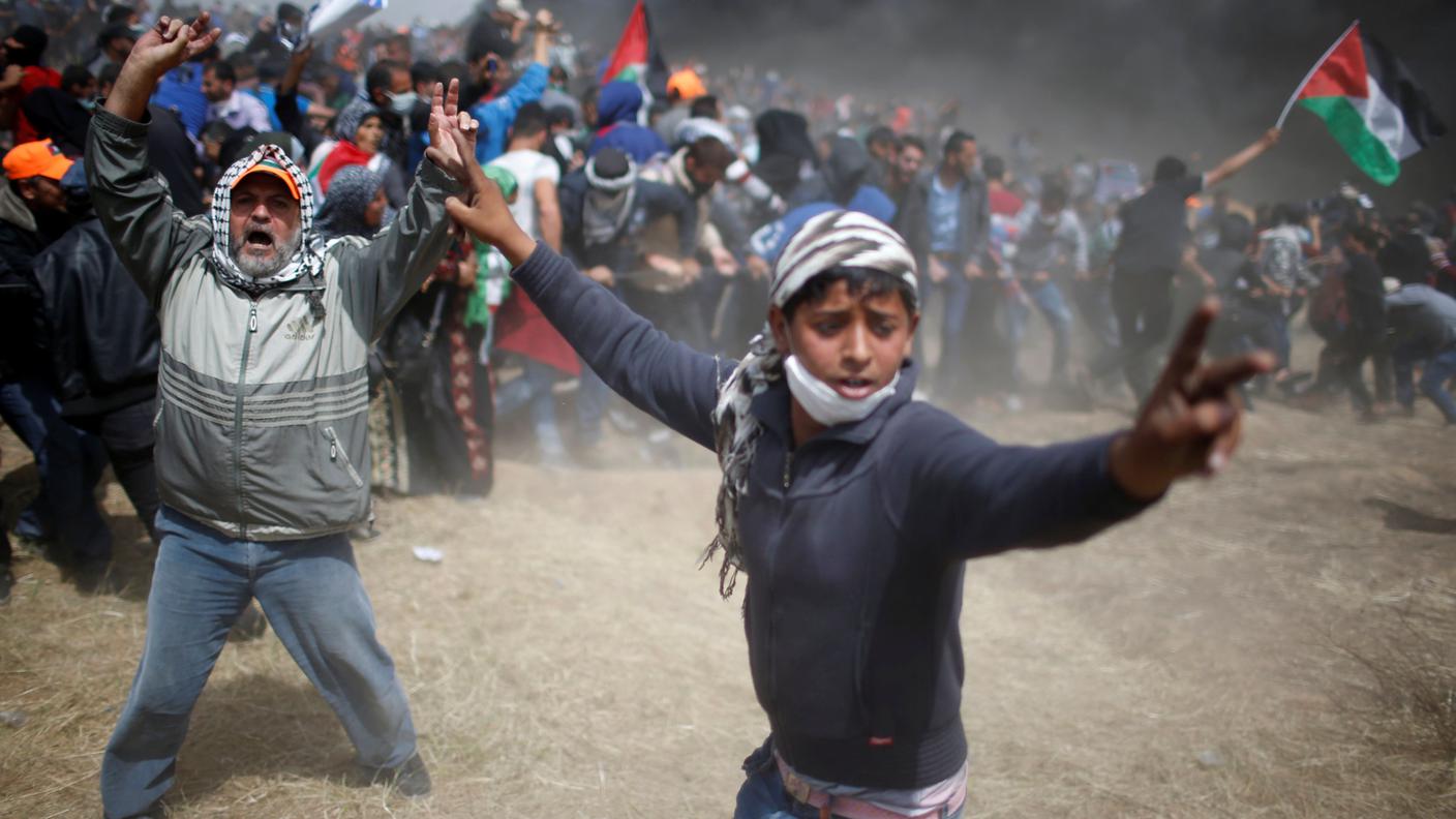 I disordini di venerdì mattina, lungo la barriera che divide Gaza dallo Stato ebraico