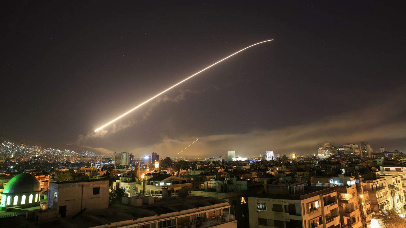 Missile americano illumina il cielo di Damasco
