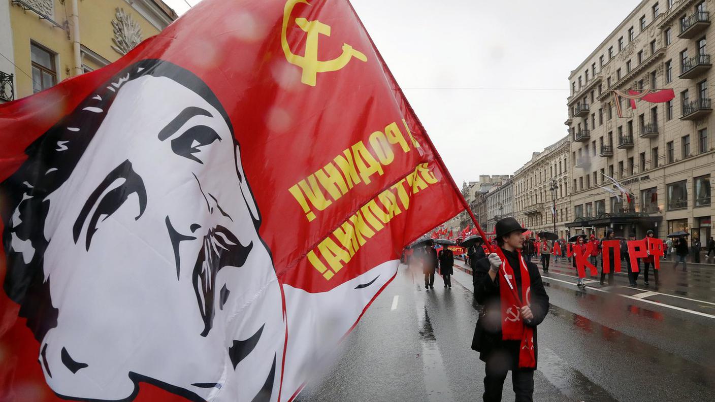 Manifestanti del Partito Comunista a San Pietroburgo in Russia