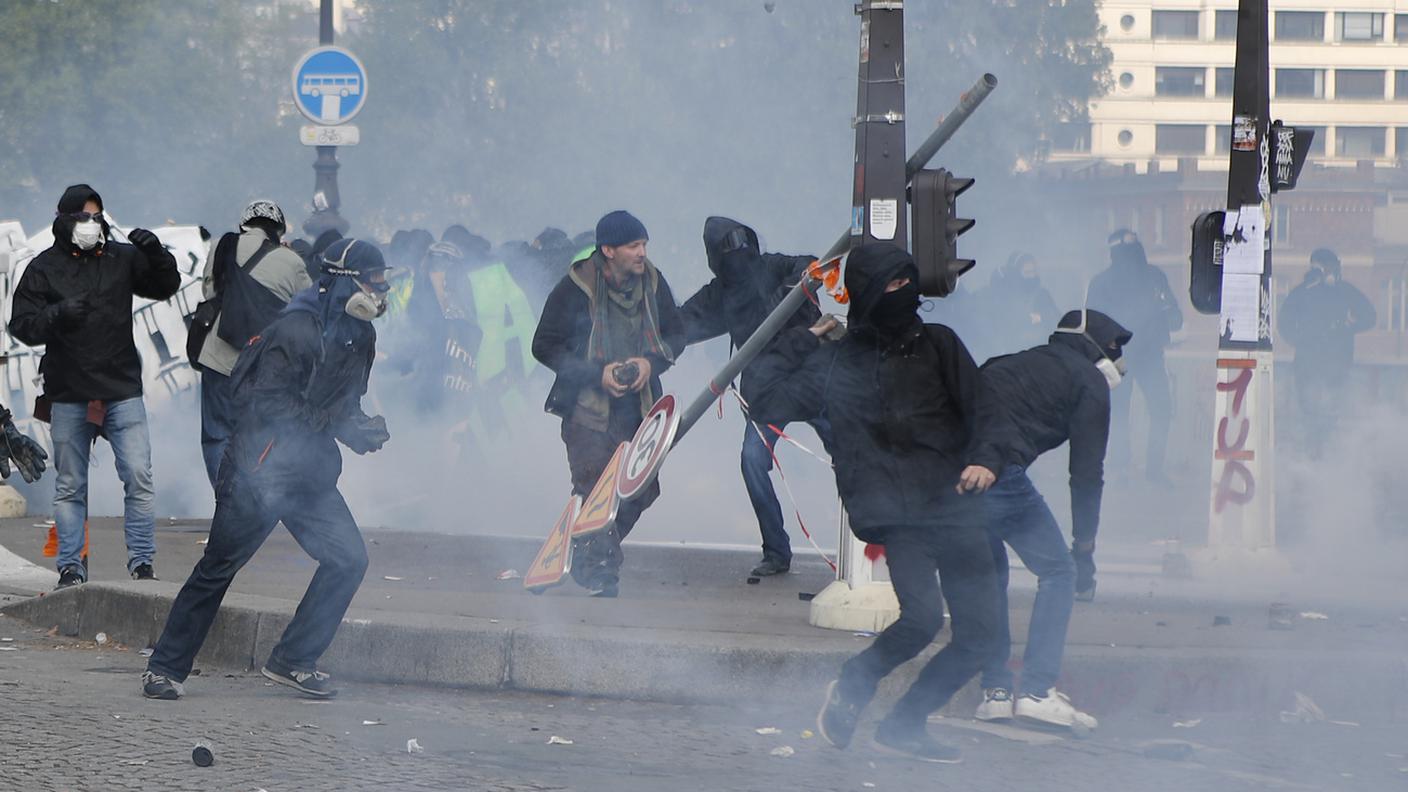 Le violenze a Parigi