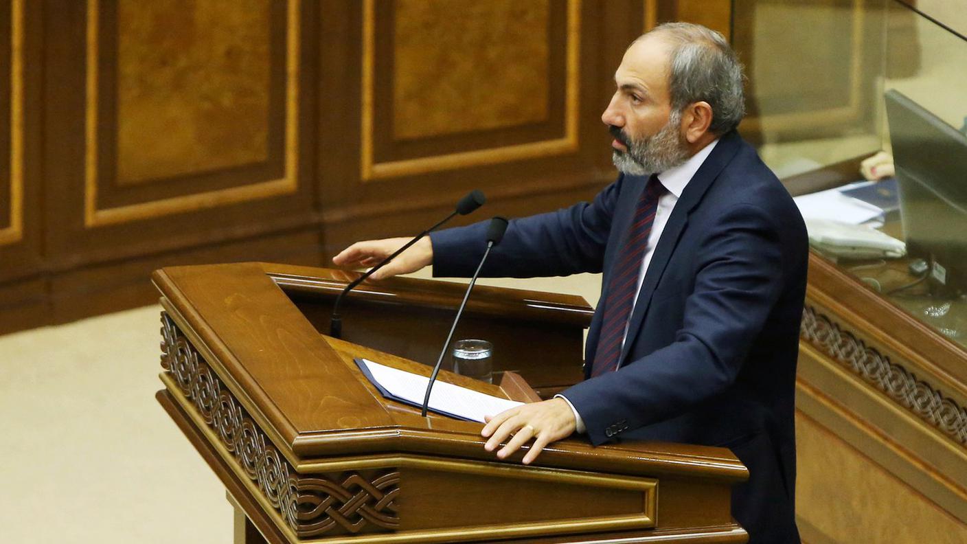 Il capo dell'opposizione si rivolge ai deputati