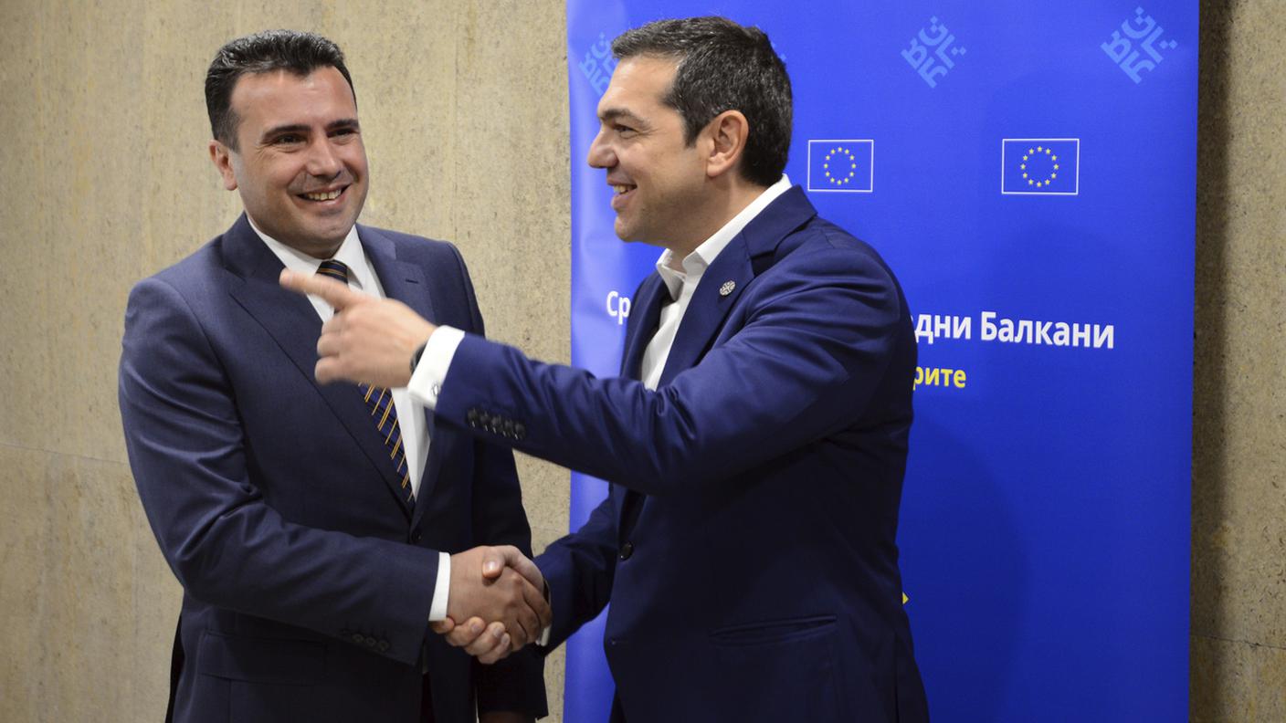 Cordialità tra Zaev e Tsipras