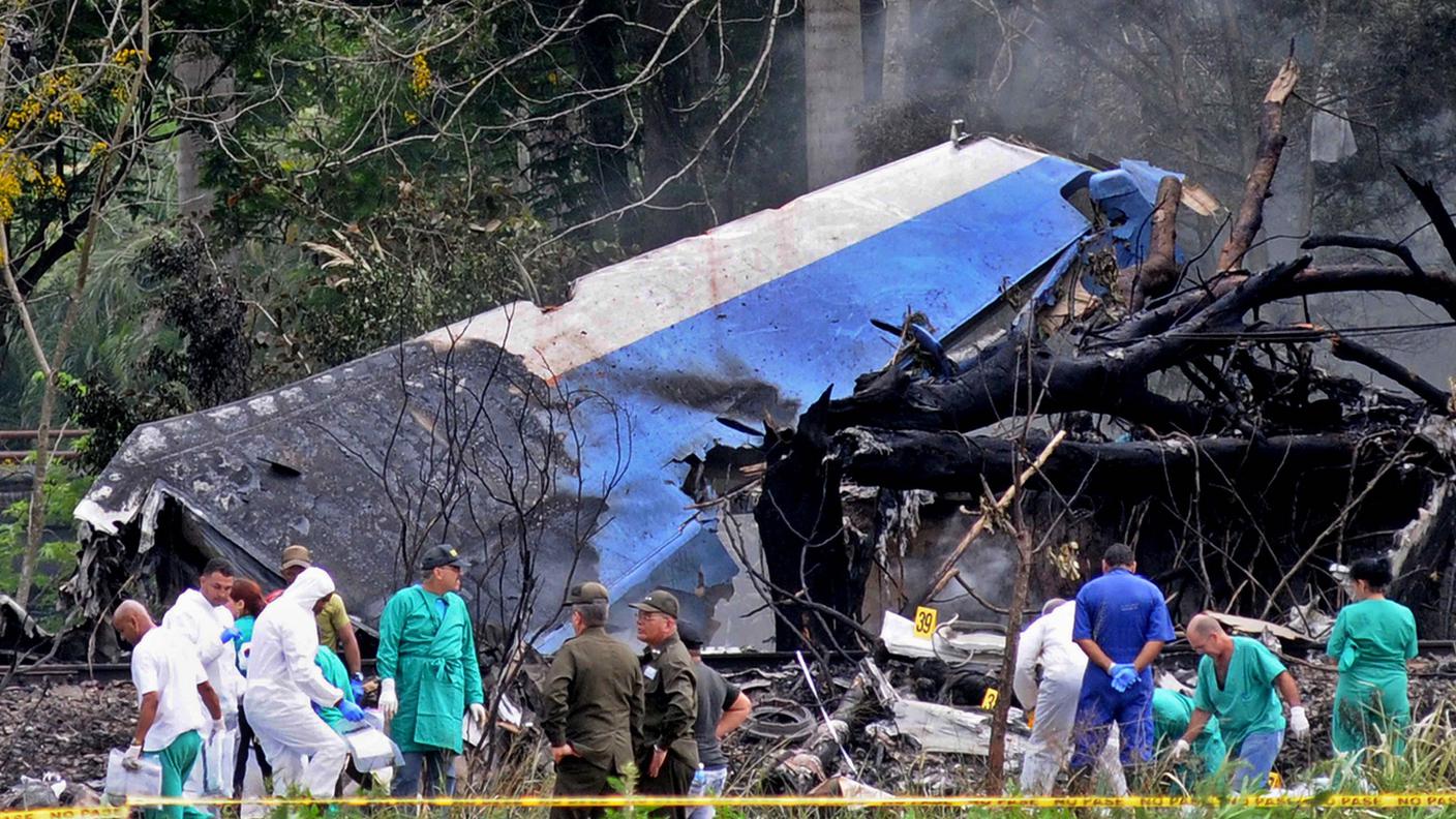 I resti del Boeing 737 schiantatosi poco dopo il decollo dall'aeroporto dell'Avana