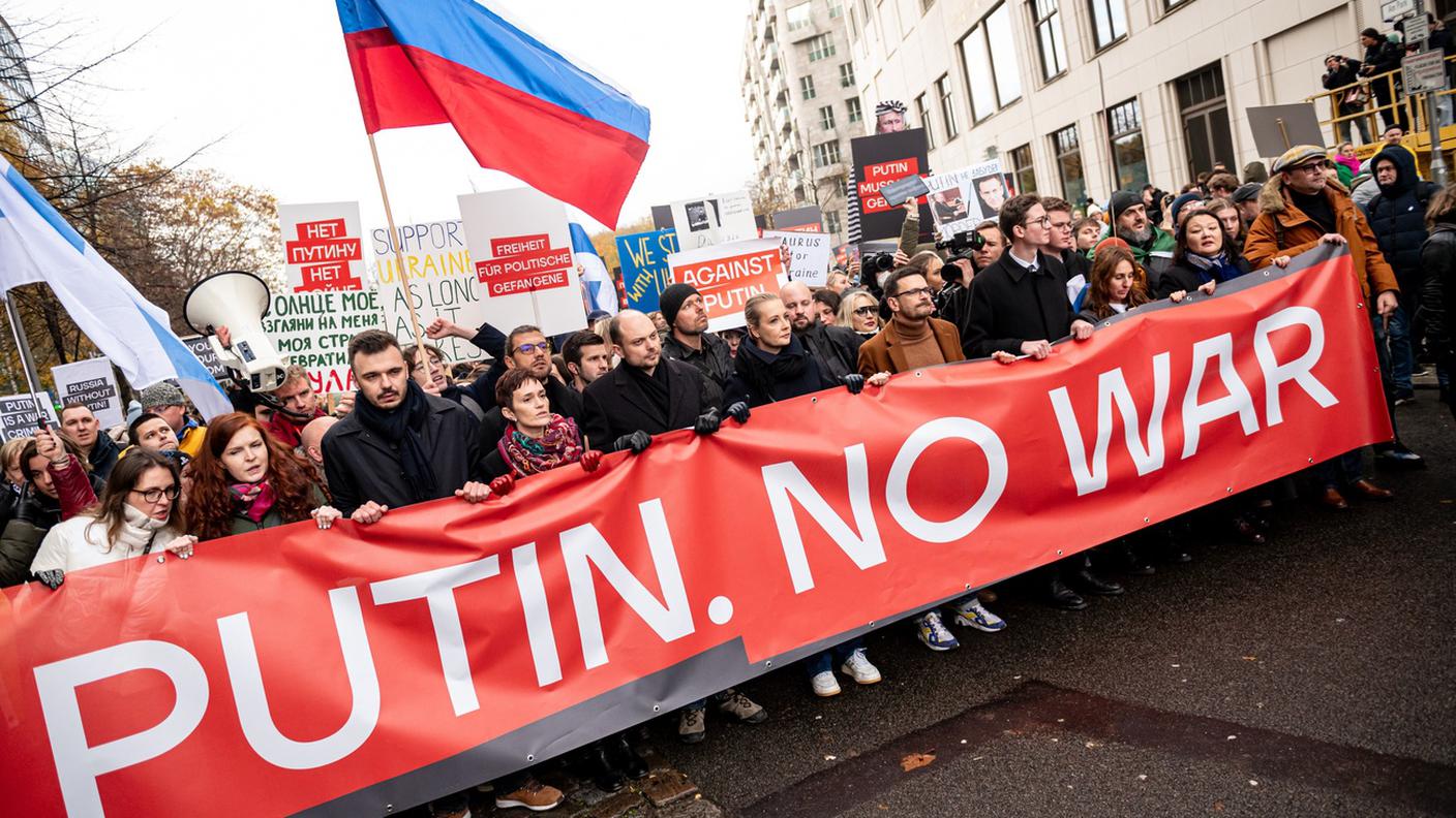 La manifestazione è stata organizzata, tra gli altri, da da Yulia Navalnaya, vedova di Alexei Navalny, morto in prigionia in Russia lo scorso febbraio
