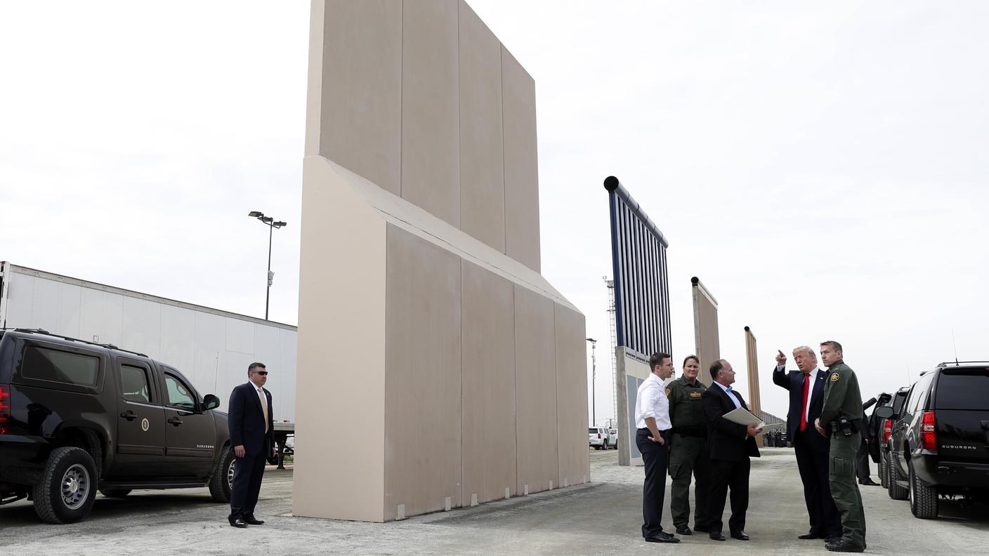 Per ora Trump ha presentato solo alcuni prototipi di barriera