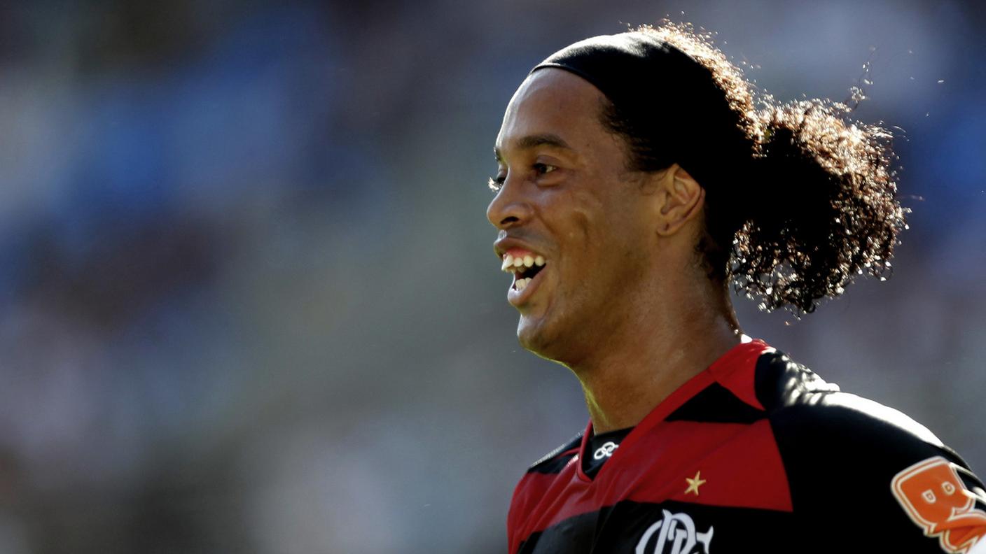 Ronaldinho, a quanto pare, prevede per entrambe le future spose regali identici