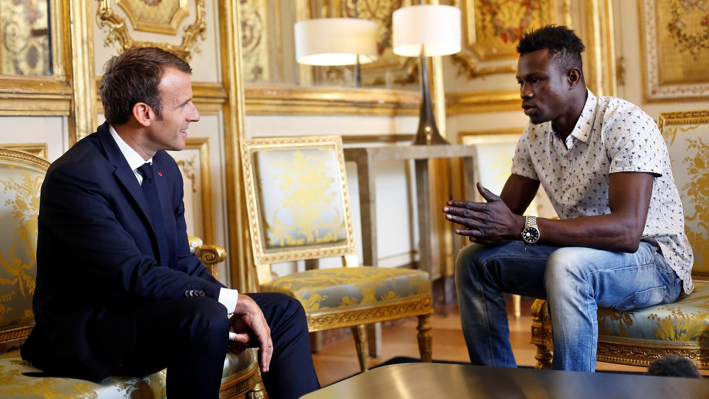 L'incontro tra Emmanuel Macron e Mamadou Gassama