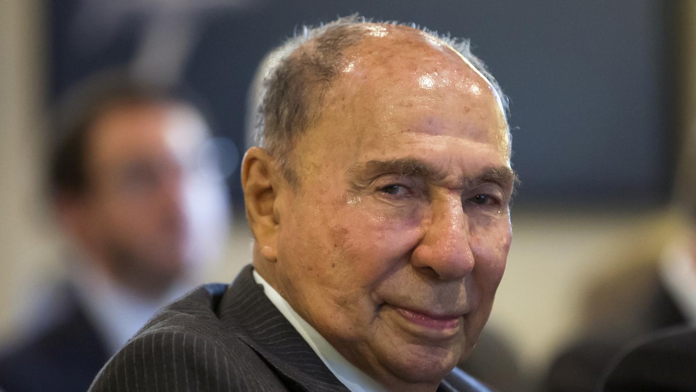 Era il proprietario tra l'altro della Dassault Aviation (caccia Rafale) e e del quotidiano Le Figaro