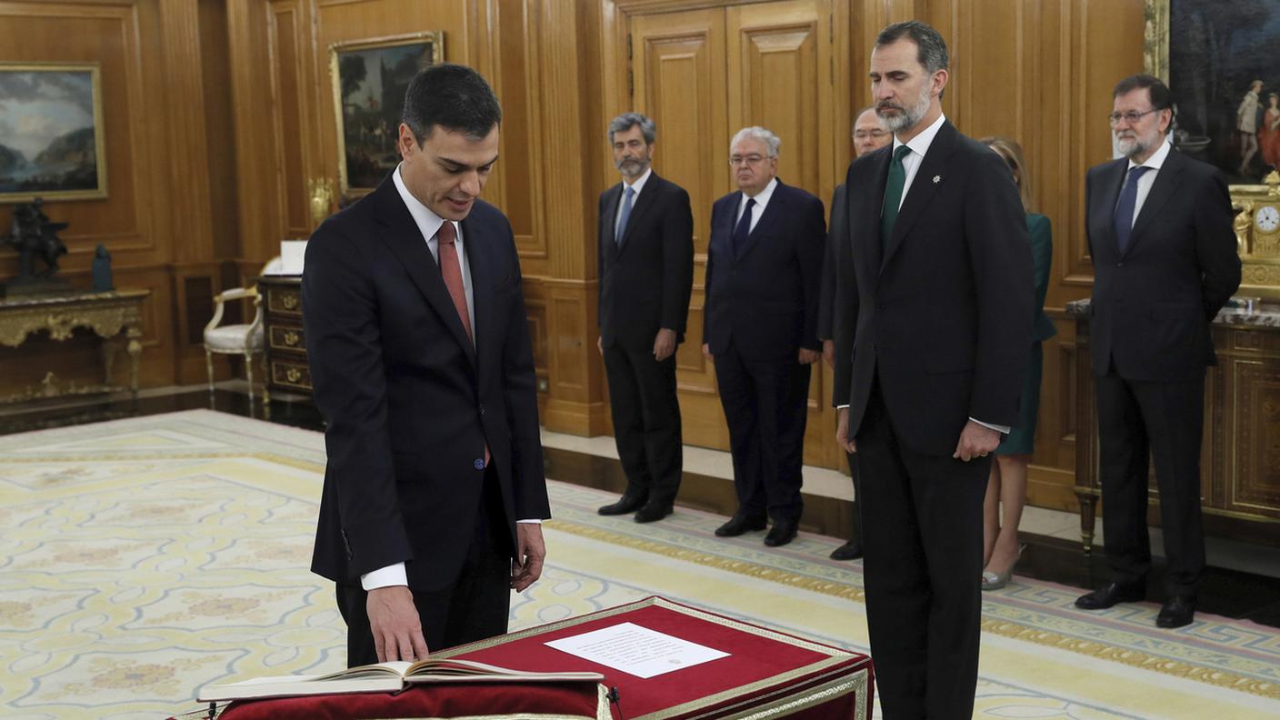 Pedro Sanchez ha giurato nelle mani di re Felipe VI 