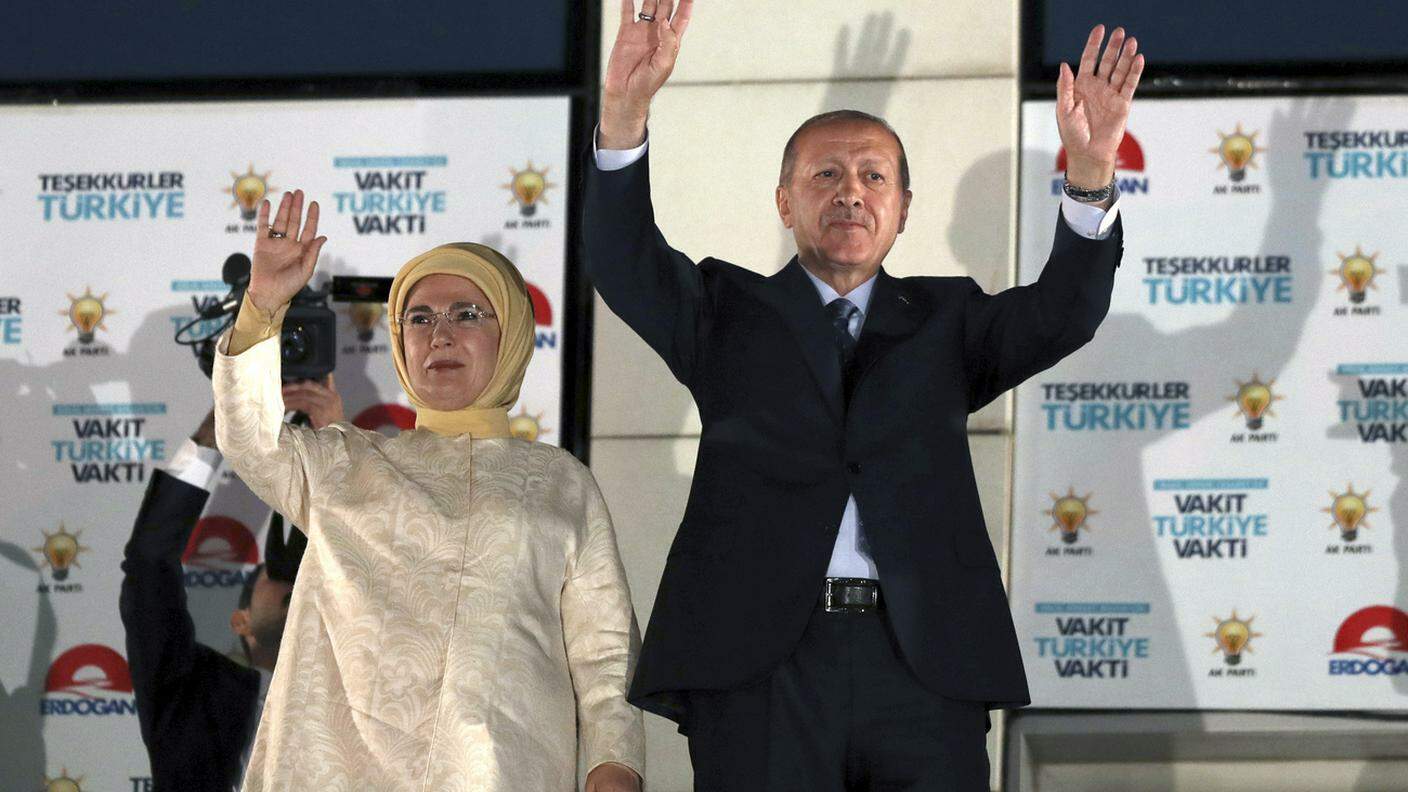 Recep Tayyip Erdogan con la moglie