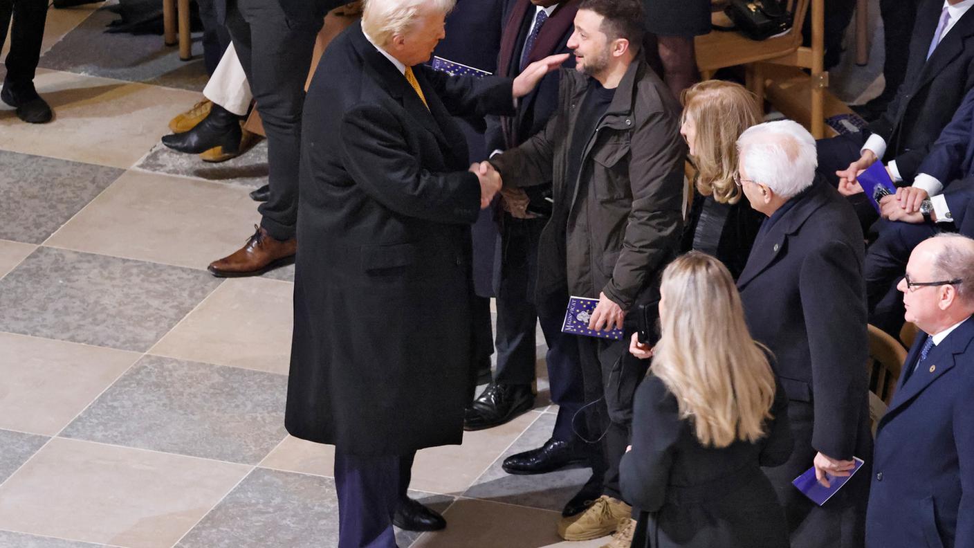 Stretta di mano ripetuta in cattedrale tra Trump e Zelensky.jpg