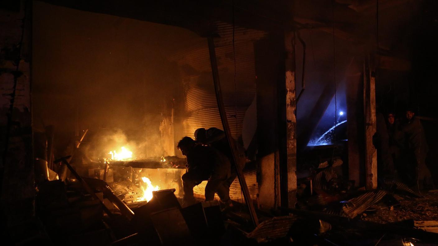 Nuovi attacchi israeliani contro strutture militari siriane