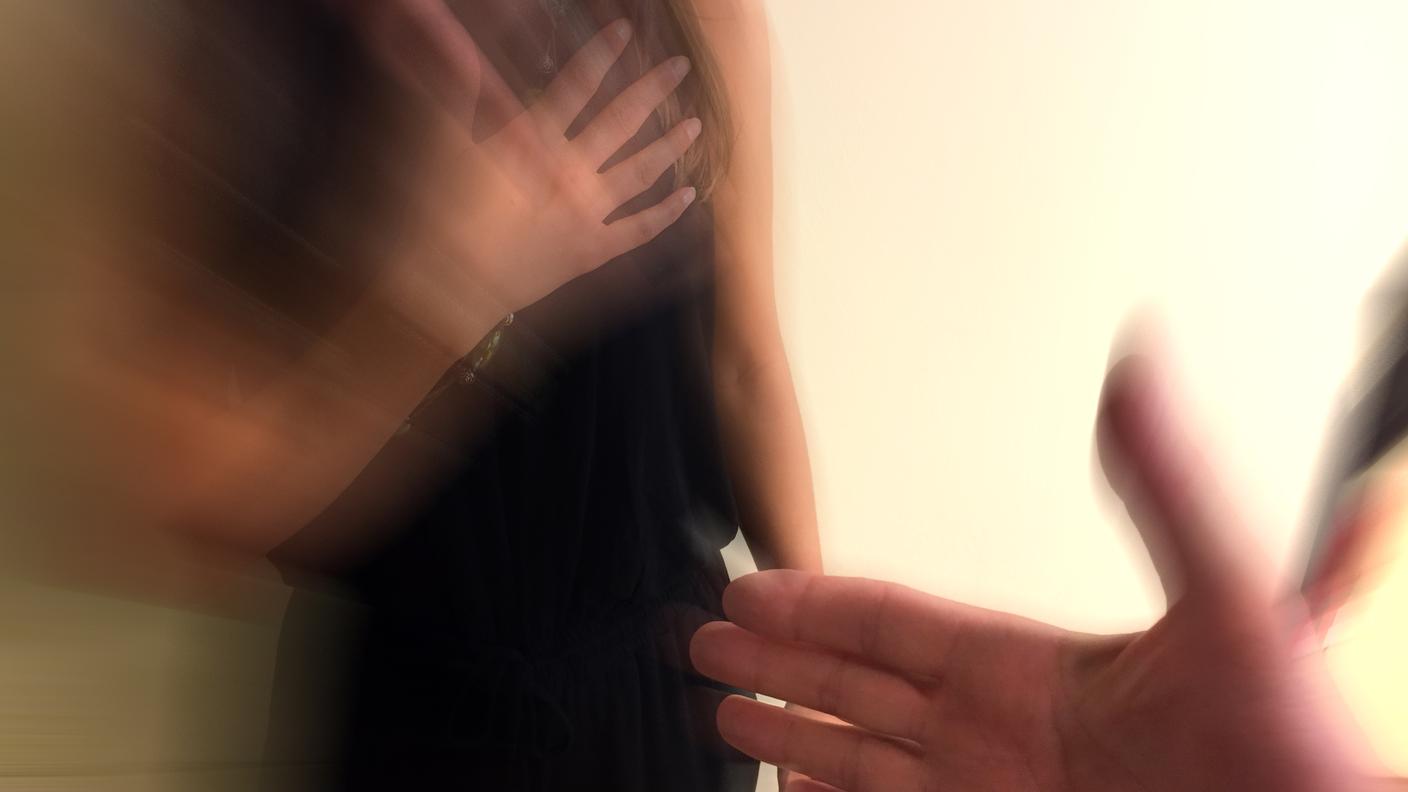La mano al cuore, molte musulmane praticanti evitano ogni contatto fisico con gli uomini 