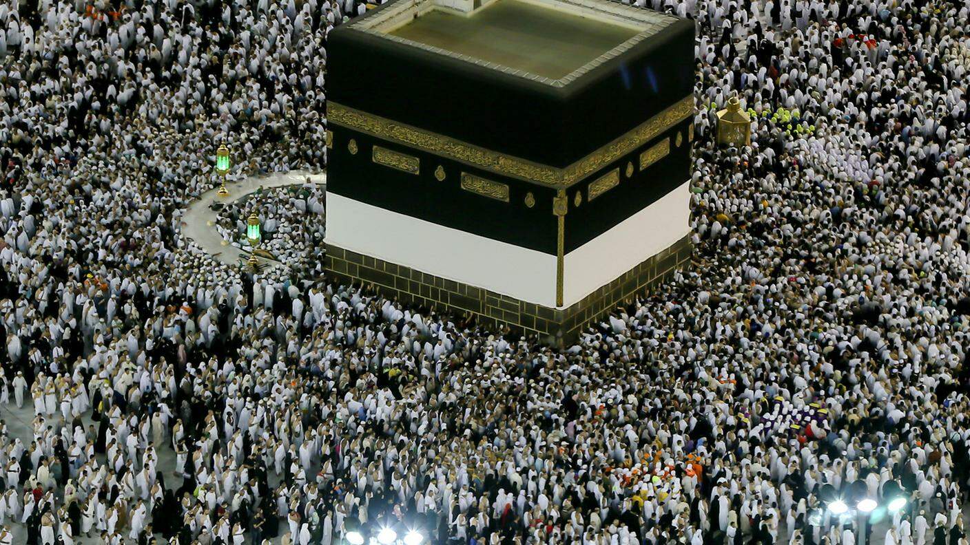 Radunati attorno alla Kaaba
