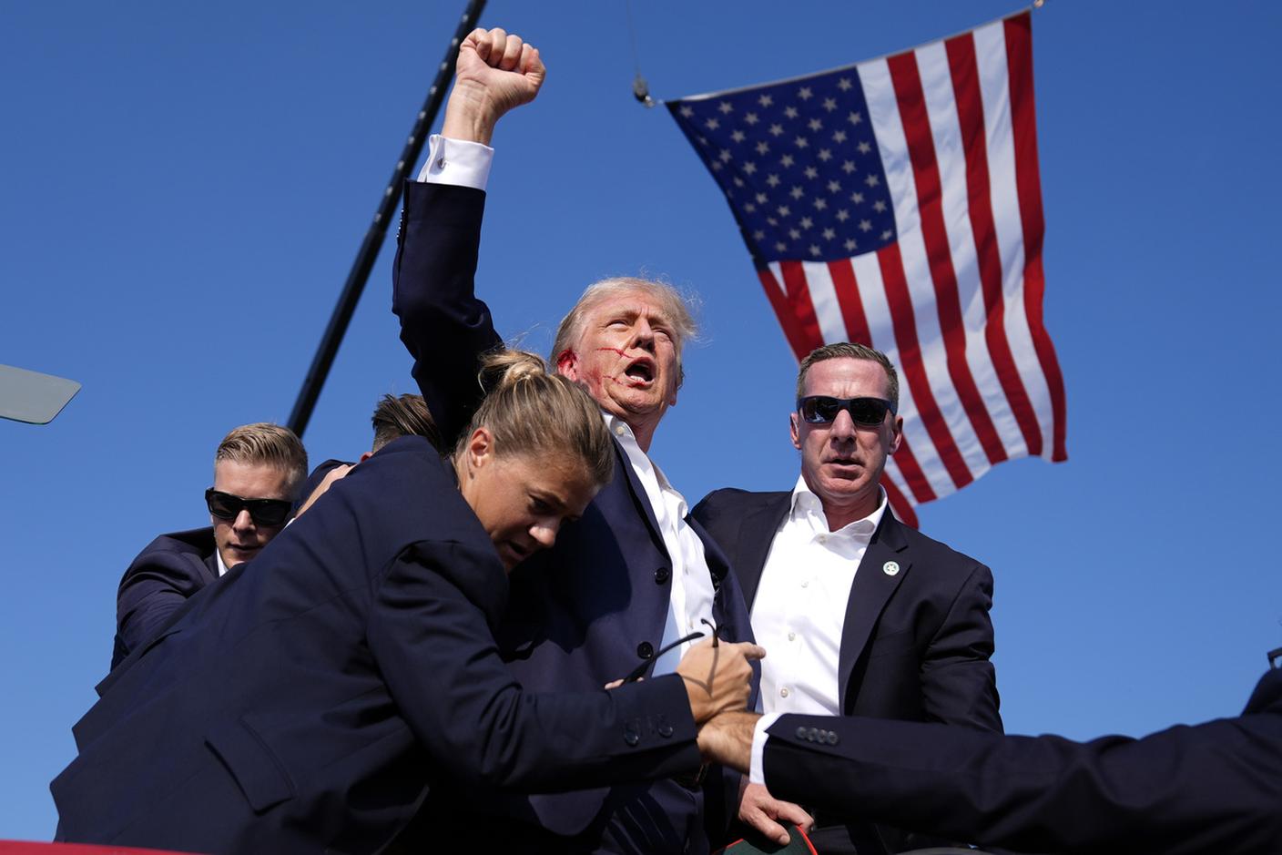 Una foto iconica: il tentato assassinio di Donald Trump a Butler