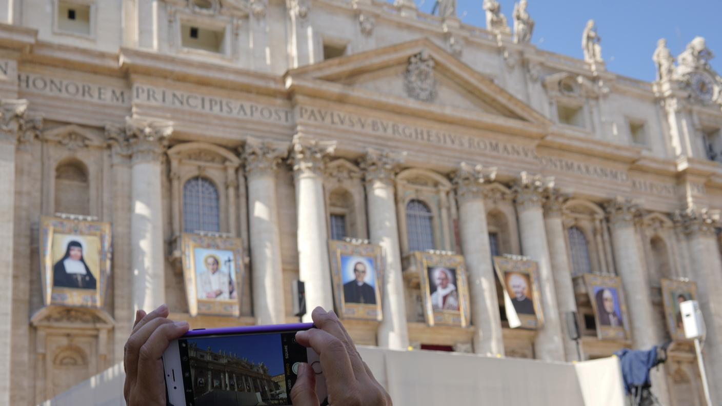 Piazza San Pietro preparata alla cerimonia