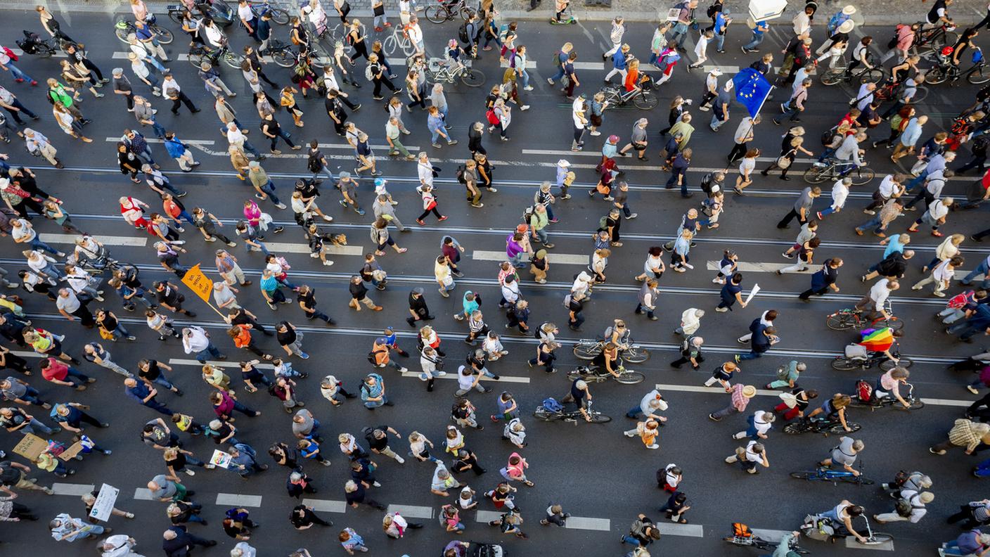 La manifestazione contro il razzismo a Berlino