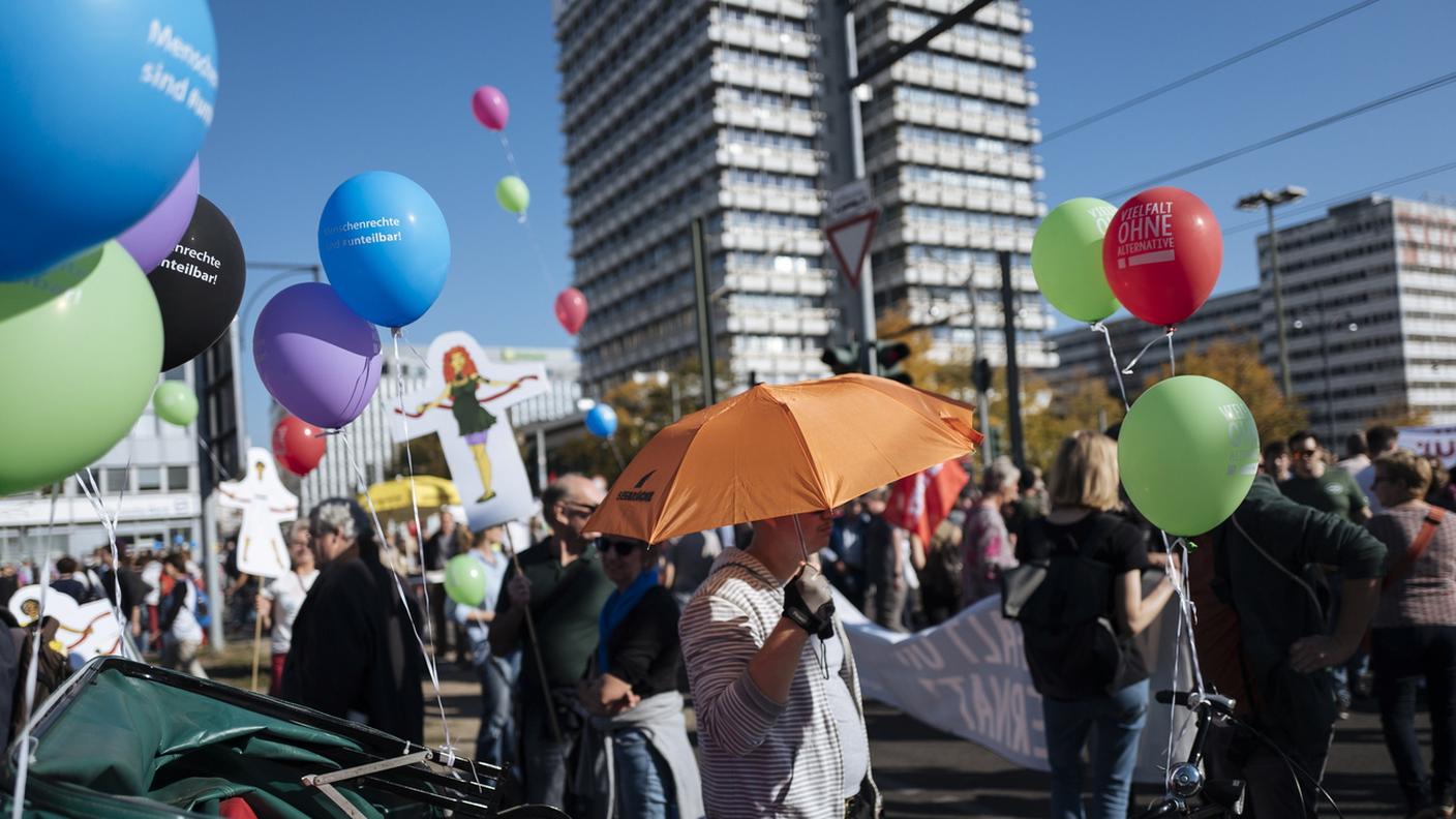 Palloncini colorati e cartelli hanno invaso Berlino